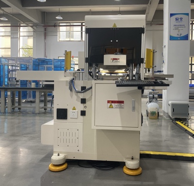 导光板裁切设备